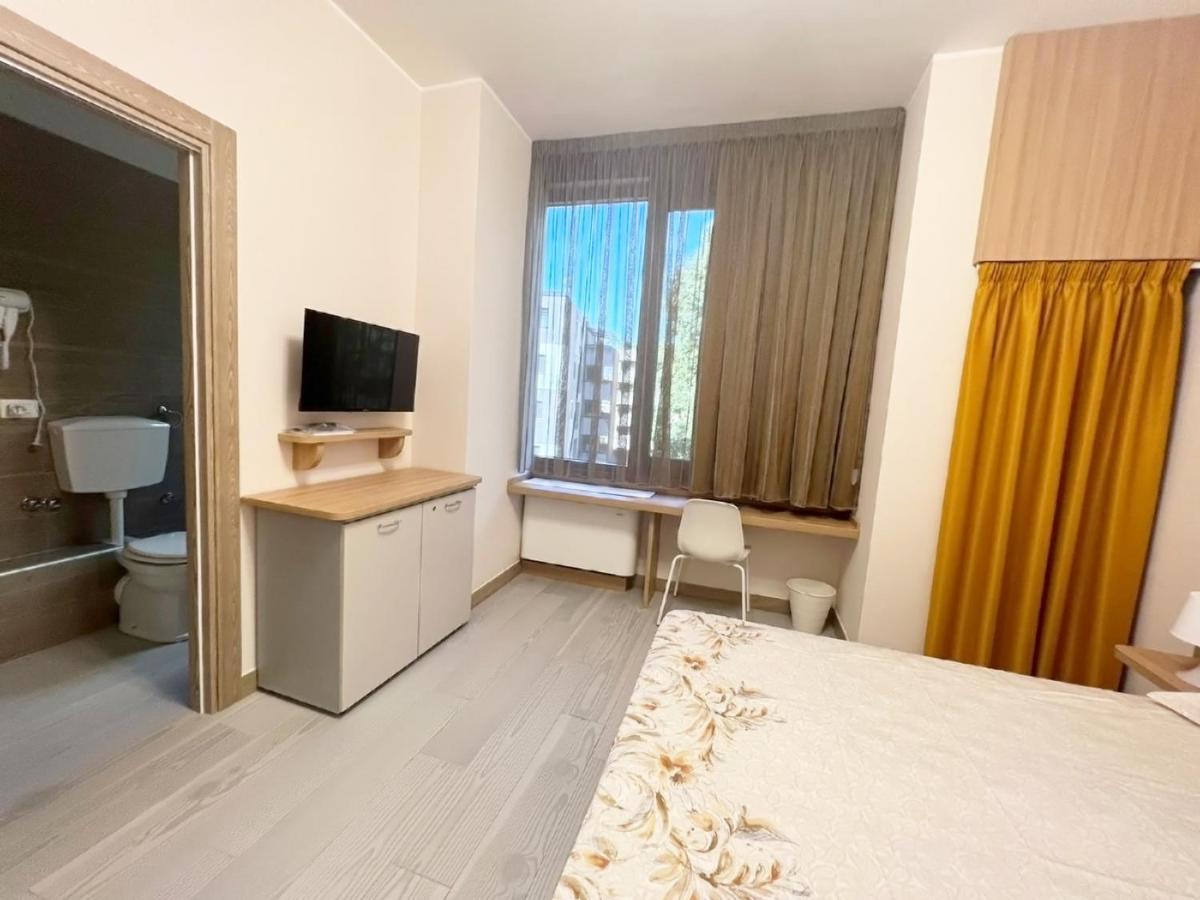 Sissi Comfort Rooms Foresteria Lombarda Monza Kültér fotó