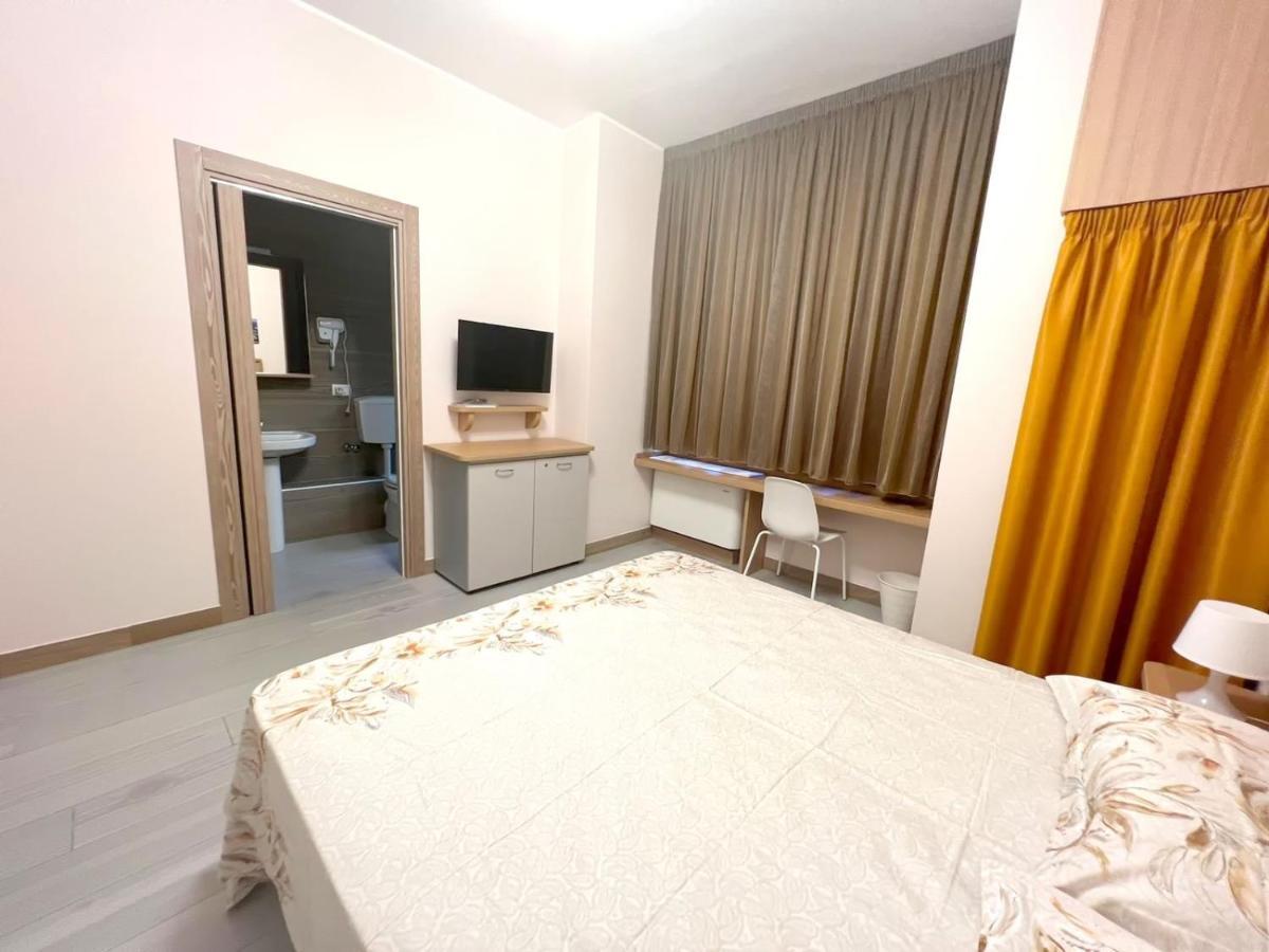 Sissi Comfort Rooms Foresteria Lombarda Monza Kültér fotó